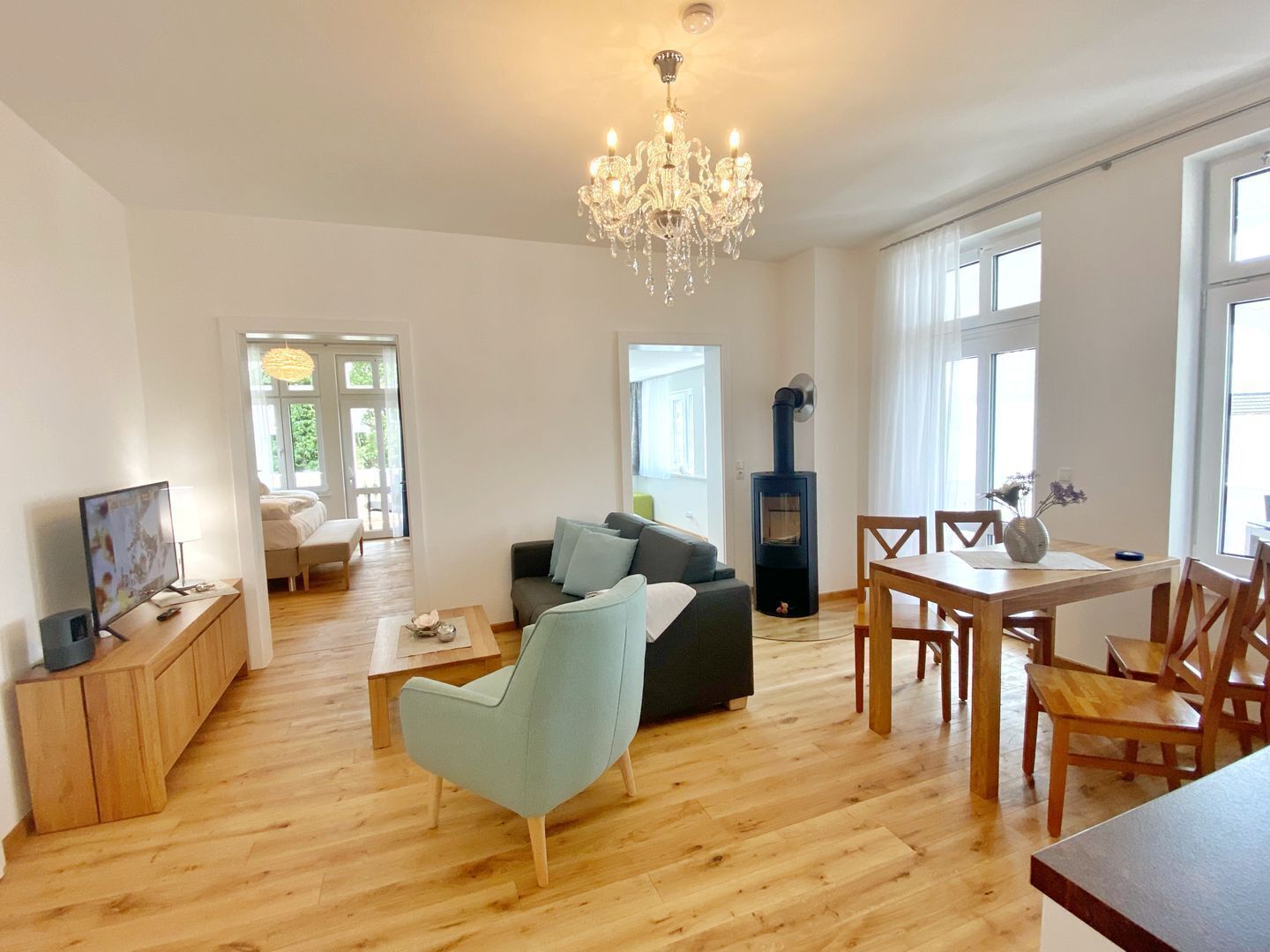 TV, fireplace, stereo