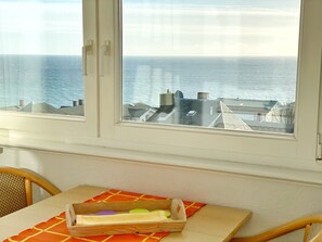 Dining - Sea view apartment no. 31 in the Villa Anna in Sassnitz on Rügen - Sassnitz - (Sassnitz)