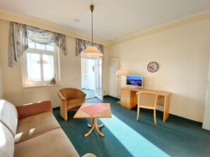 TV - Sea view apartment no. 31 in the Villa Anna in Sassnitz on Rügen - Sassnitz - (Sassnitz)