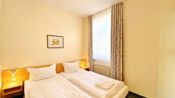 2 Schlafzimmer, Schreibtisch, WLAN, Bettwäsche