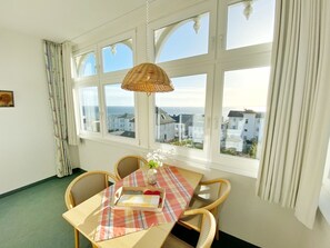 Dining - Sea view apartment no. 23 in the Villa Anna in Sassnitz on Rügen - Sassnitz - (Sassnitz)