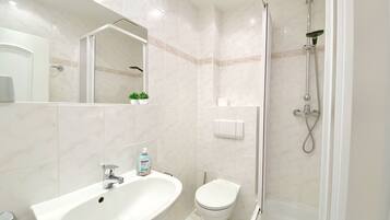 Shower, towels