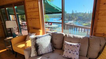 Smart TV, fireplace, Netflix, Hulu