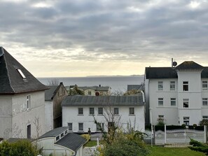 Unclassified image, 3 of 18, button