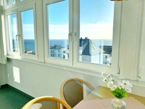 Unclassified image, 2 of 18, button