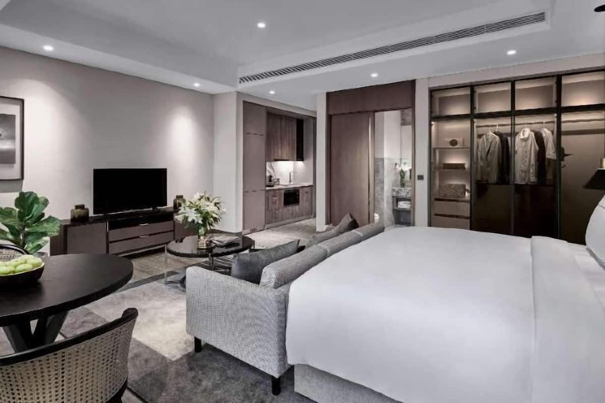 1 bedroom, premium bedding, pillow-top beds, minibar