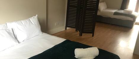 4 Schlafzimmer, Bügeleisen/Bügelbrett, WLAN, Bettwäsche