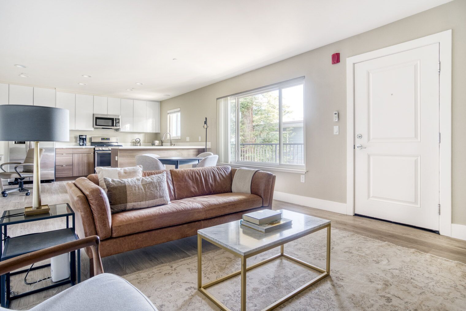 Sleek Campbell 2BR w/ Pool, Gym & Spa, walk to WF & TJ, by Blueground