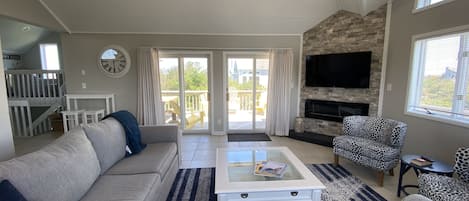 Smart TV, fireplace