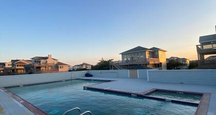 Oceanside DUCK Beach Home, 5 minute walk to Beach & Shops