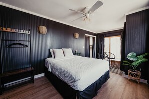 5 bedrooms, desk, iron/ironing board, travel crib