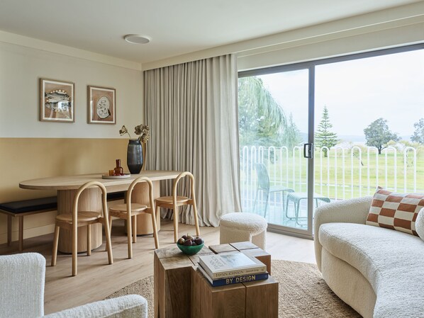 Blackout curtains, soundproofing, iron/ironing board, free WiFi - The Isla & Casita Motel (Batehaven)