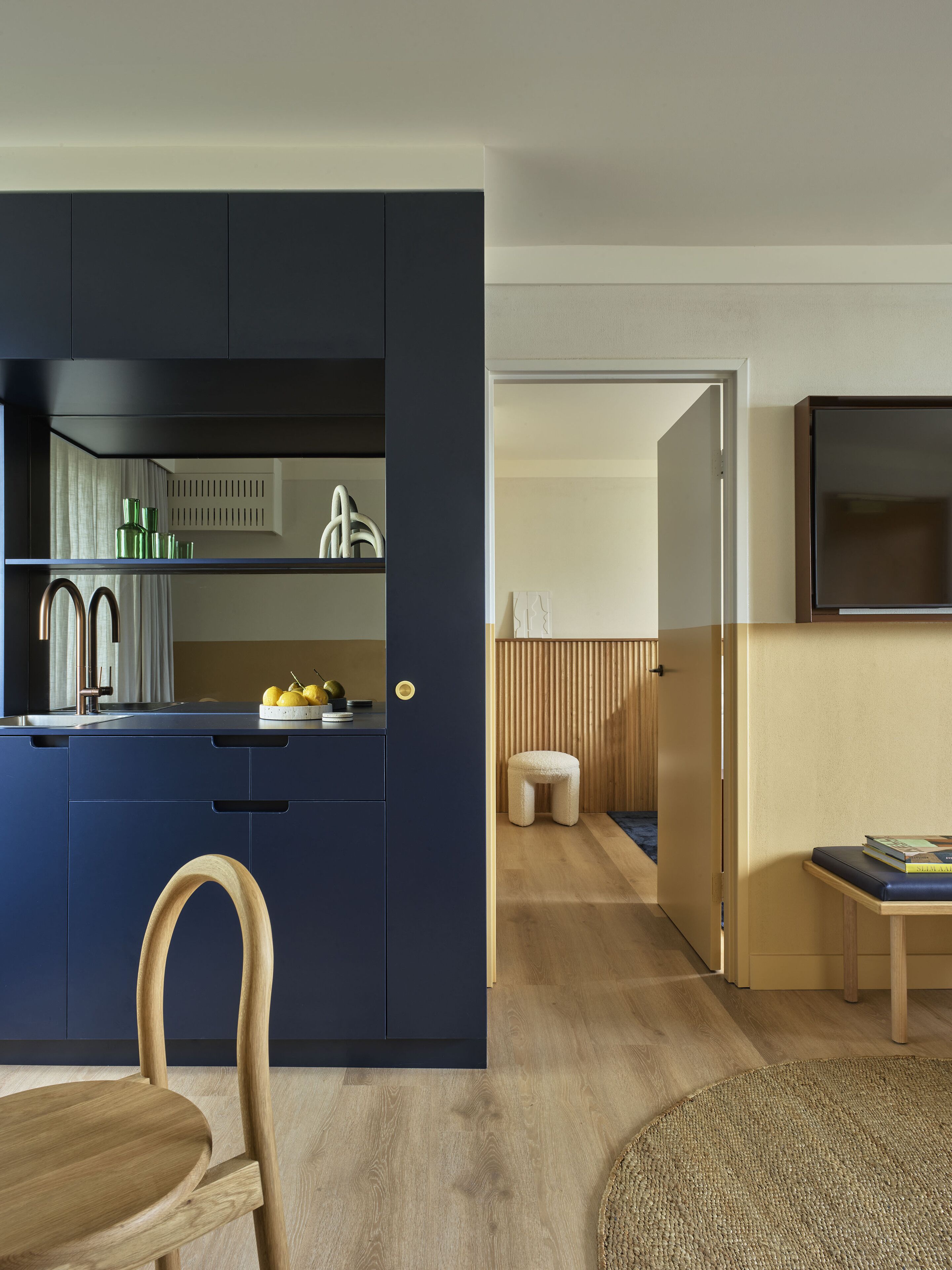 Comfort Suite | Blackout drapes, soundproofing, iron/ironing board, free WiFi