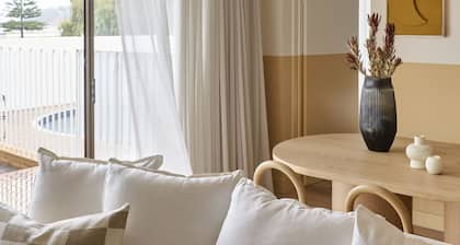 The Isla & Casita Motel