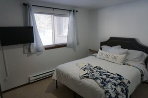 3 bedrooms, iron/ironing board, travel cot, free WiFi