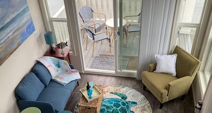 Seascape Cottage Minutes from the Beach and Forests!