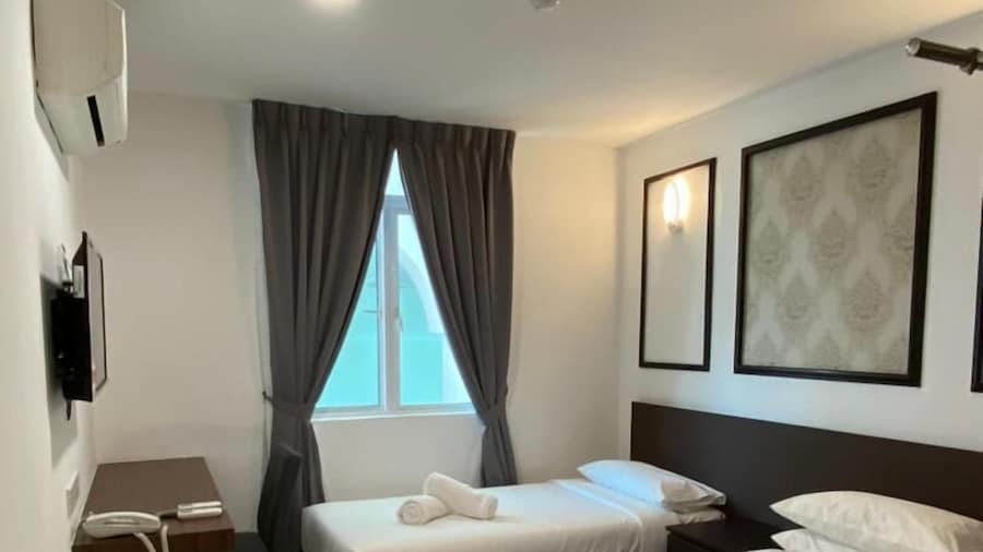Cafe & Capital O 90756 Cara Hulu Hotel