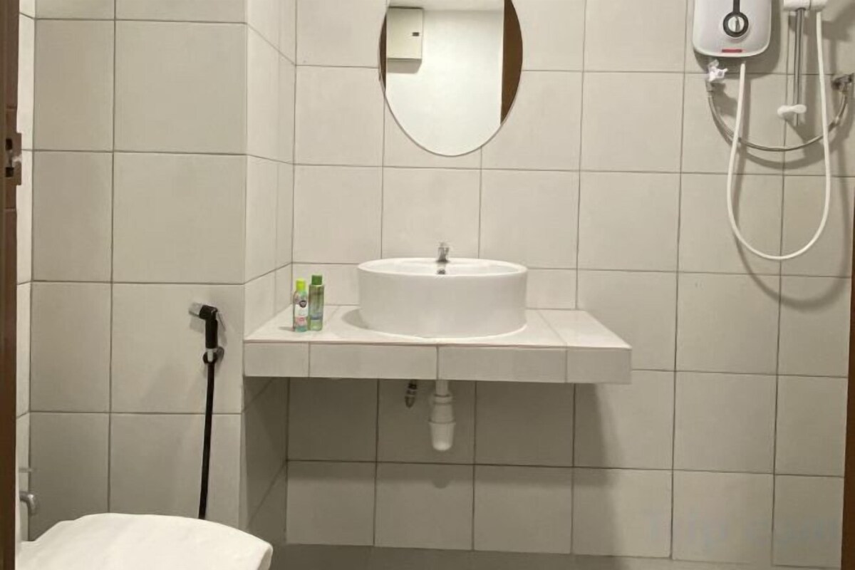 Bathroom | Shower, towels, soap, shampoo