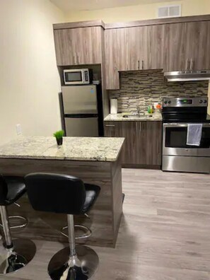 标准开间套房 | 笔记本电脑工作区、免费 WiFi、床单