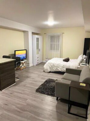 Standard Studio Suite - CDQI Hotel (Ottawa)
