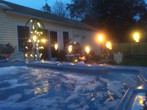 Pet Friendly Suite with Exclusive  use of Hot!