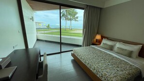 Estudio clásico, balcón, vista al océano | Caja de seguridad en la habitación, escritorio y wifi gratis 