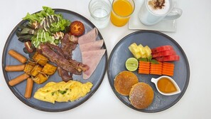 Daily buffet breakfast (THB 350 per person)