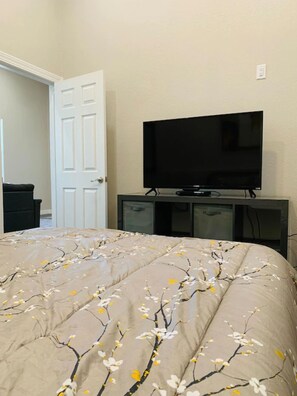 Cozy retreat with a bed, flat-screen TV, and modern amenities.