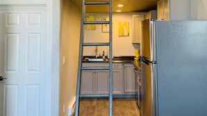Interior - Sunshine Studio Colorado - A really cool tiny home! (Colorado Springs)