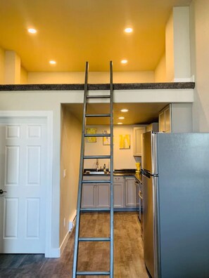 Interior - Sunshine Studio Colorado - A really cool tiny home! (Colorado Springs)