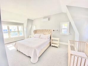 5 bedrooms, iron/ironing board, free WiFi, bed sheets