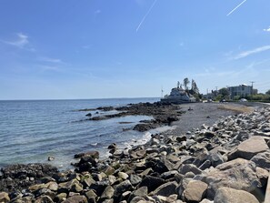 ビーチの近く、サンラウンジャー、ビーチタオル