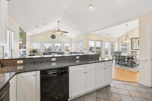 Full-size fridge, microwave, oven, stovetop