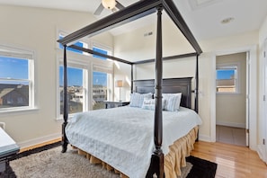 5 bedrooms, free WiFi, bed sheets - 6107 No Wake Zone * 4 Min Walk to Beach * Pool (Nags Head)