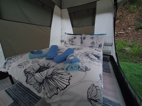 1 bedroom. Meyenburg Double bed Tent, Mt Morgan, Qld with shared bath/kitchen