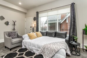 1 habitación, tabla de planchar con plancha, wifi gratis y ropa de cama 