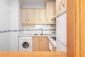 Fridge, microwave, coffee/tea maker, toaster - Apartment near the beach and the promenade (Marbella)