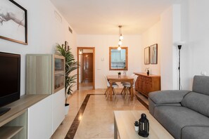 TV - Apartment near the beach and the promenade (Marbella)