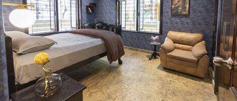 7 bedrooms, desk, free WiFi, bed sheets