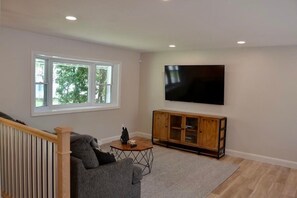 TV, fireplace - Spacious Saratoga 5BR Hot Tub Retreat (Saratoga Springs)