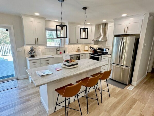 Fridge, microwave, oven, stovetop - Spacious Saratoga 5BR Hot Tub Retreat (Saratoga Springs)