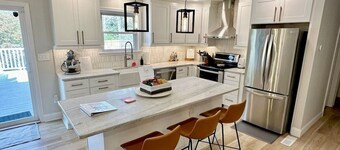 Spacious Saratoga 5BR Hot Tub Retreat