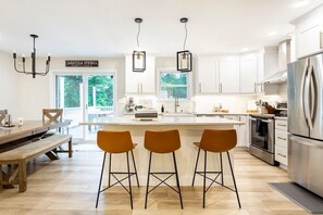 Fridge, microwave, oven, stovetop - Spacious Saratoga 5BR Hot Tub Retreat (Saratoga Springs)