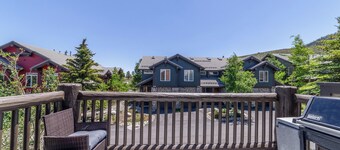 Rustic Luxe Renovated 3 Bed 3 Bath 558