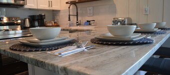 Cozy Lakeview Cottage minutes from water adventures, farms, wineries, & skiing!