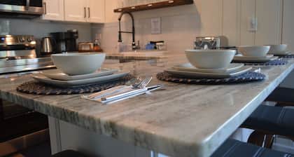 Cozy Lakeview Cottage minutes from water adventures, farms, wineries, & skiing!