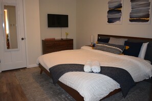 2 bedrooms, in-room safe, desk, iron/ironing board