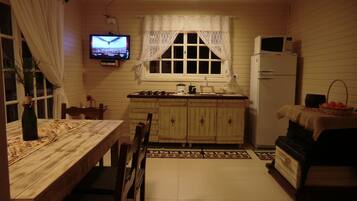 雪櫃、微波爐、焗爐、爐具