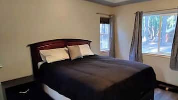 2 bedrooms, desk, travel cot, free WiFi