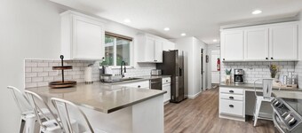 Unrivaled Location, Hot Tub, Huge Patio w/ Gazebo and Couches, Pool Table, Ping Pong, Walk to Dundee